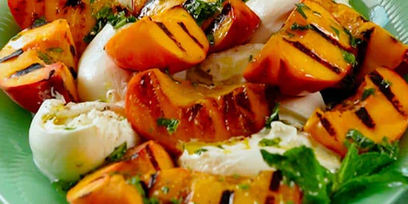 Grilled peach salad