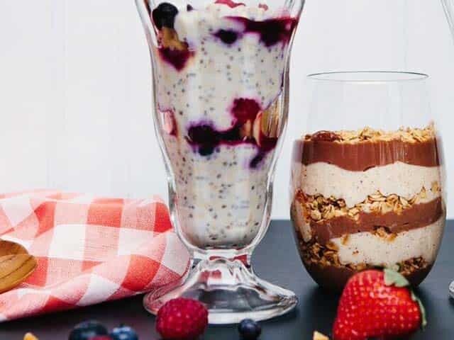 Two yogurt parfaits